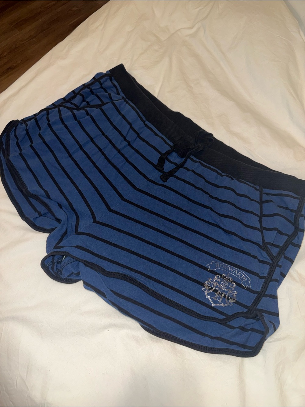 Torrid Harry Potter Pajama Set - 4X Black Hedwig Tank + 3X Blue Stripe Shorts - Picture 4 of 8